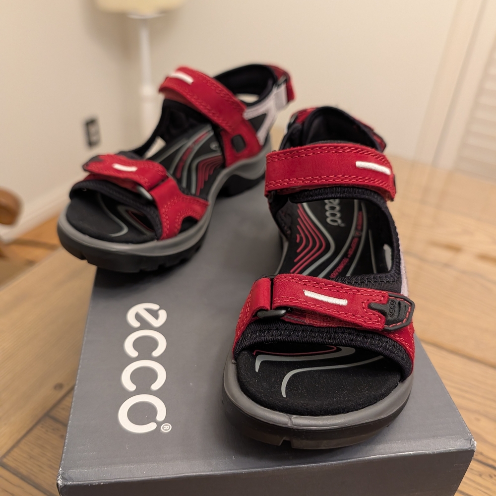 Women's ECCO Offroad Yucatan Sandal Color Red Size 4-4.5 New with Box Orig $140